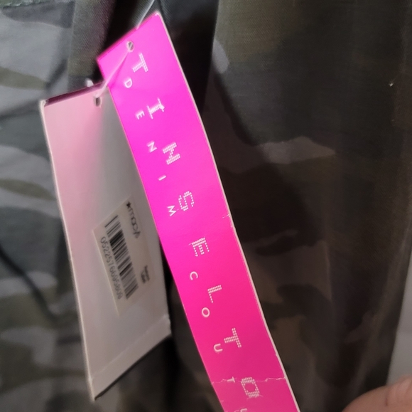 Embellished Patch Shirt - Picture 6 of 7